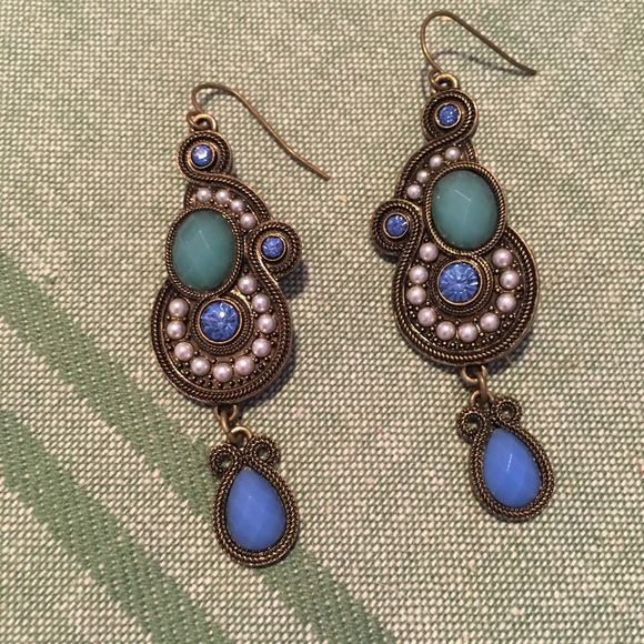 BeautIful Drop Earrings NEW! - Picture 2 of 5